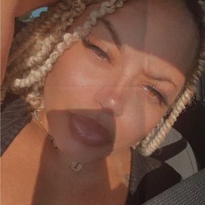 Meet your Posher, Tijera